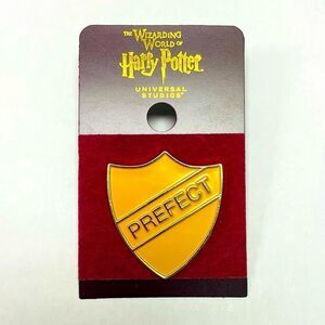 Hogwarts Hufflepuff‎ House Prefect Pin, Harry Potter Wizarding World Univ…